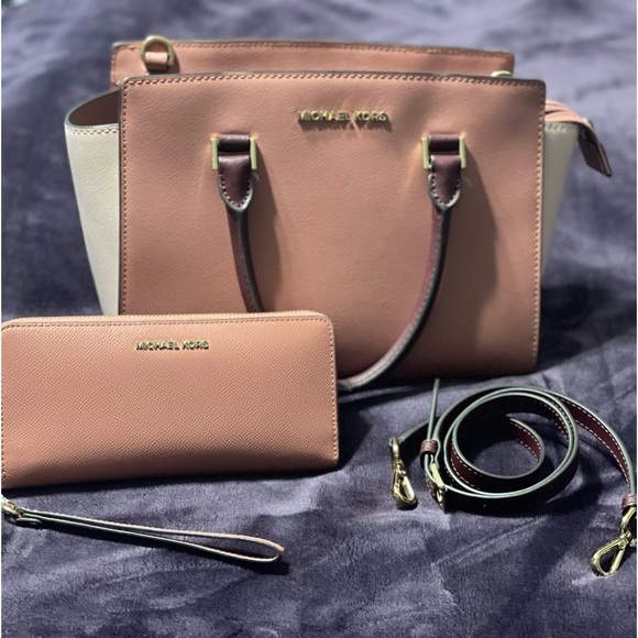 Michael Kors Saffiano Leather Crossbody w/Matchjng wallet - Picture 4 of 6